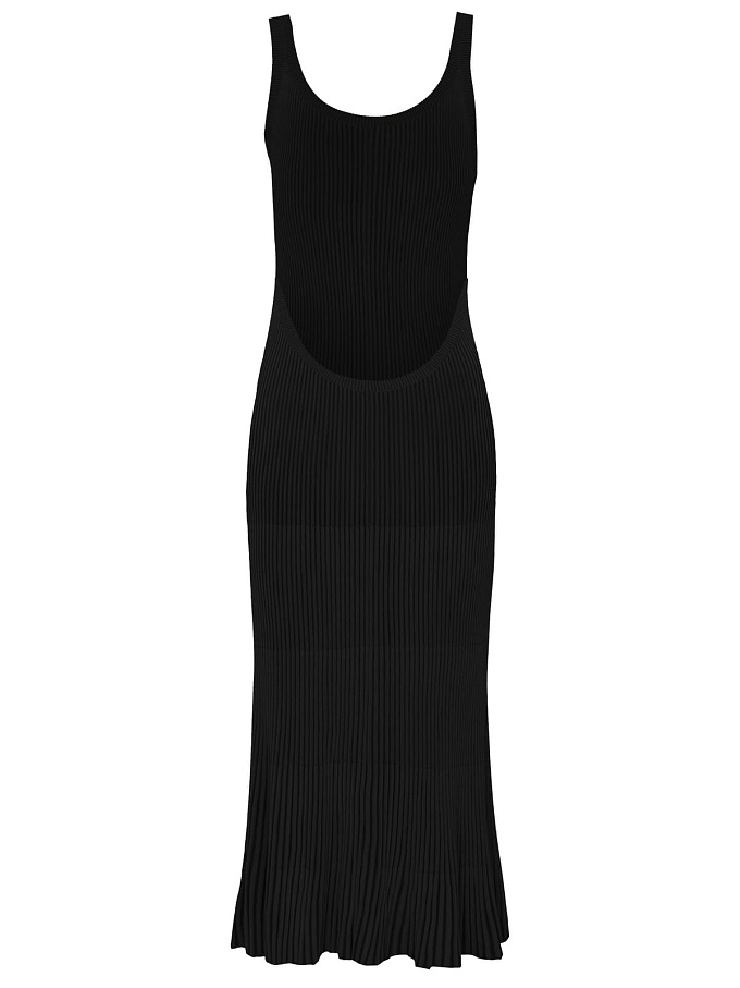 Маленькое черное платье на Новый год 2024